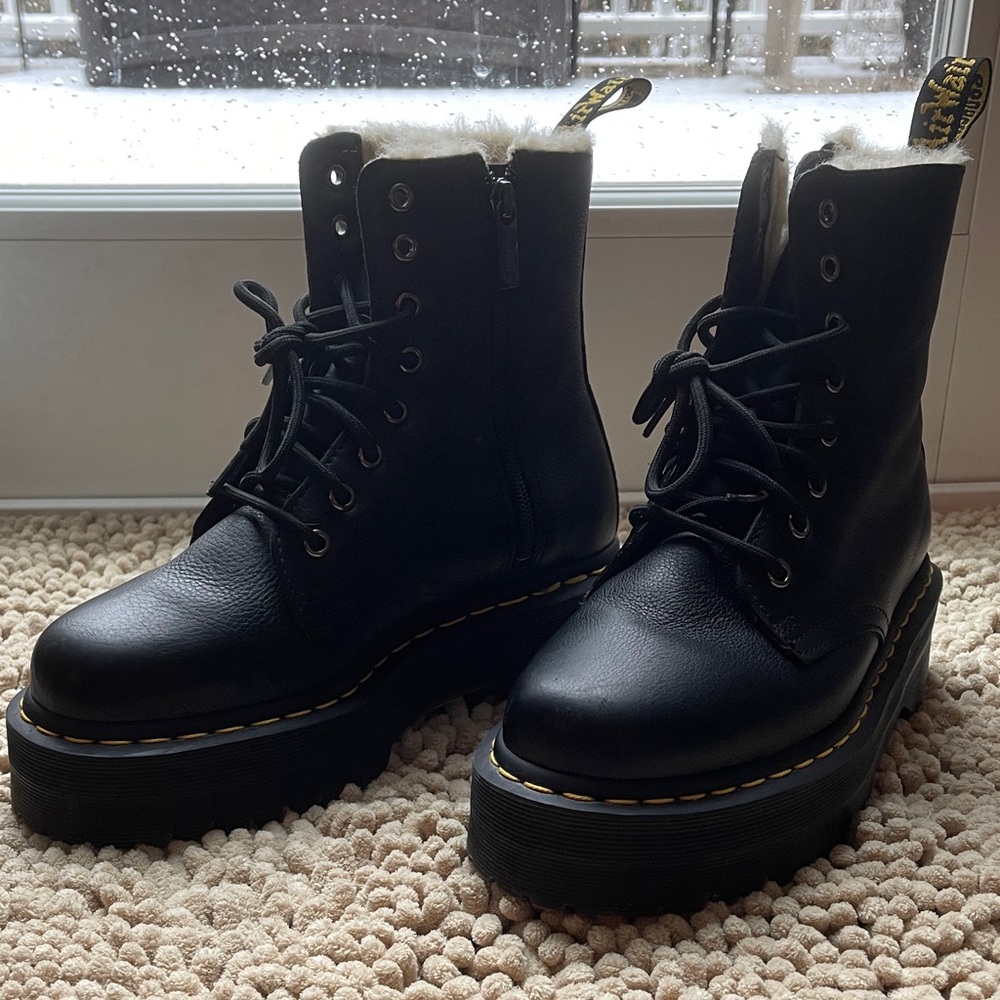 Dr. Martens Jadon faux fur lined platform boots - Picture 2 of 6